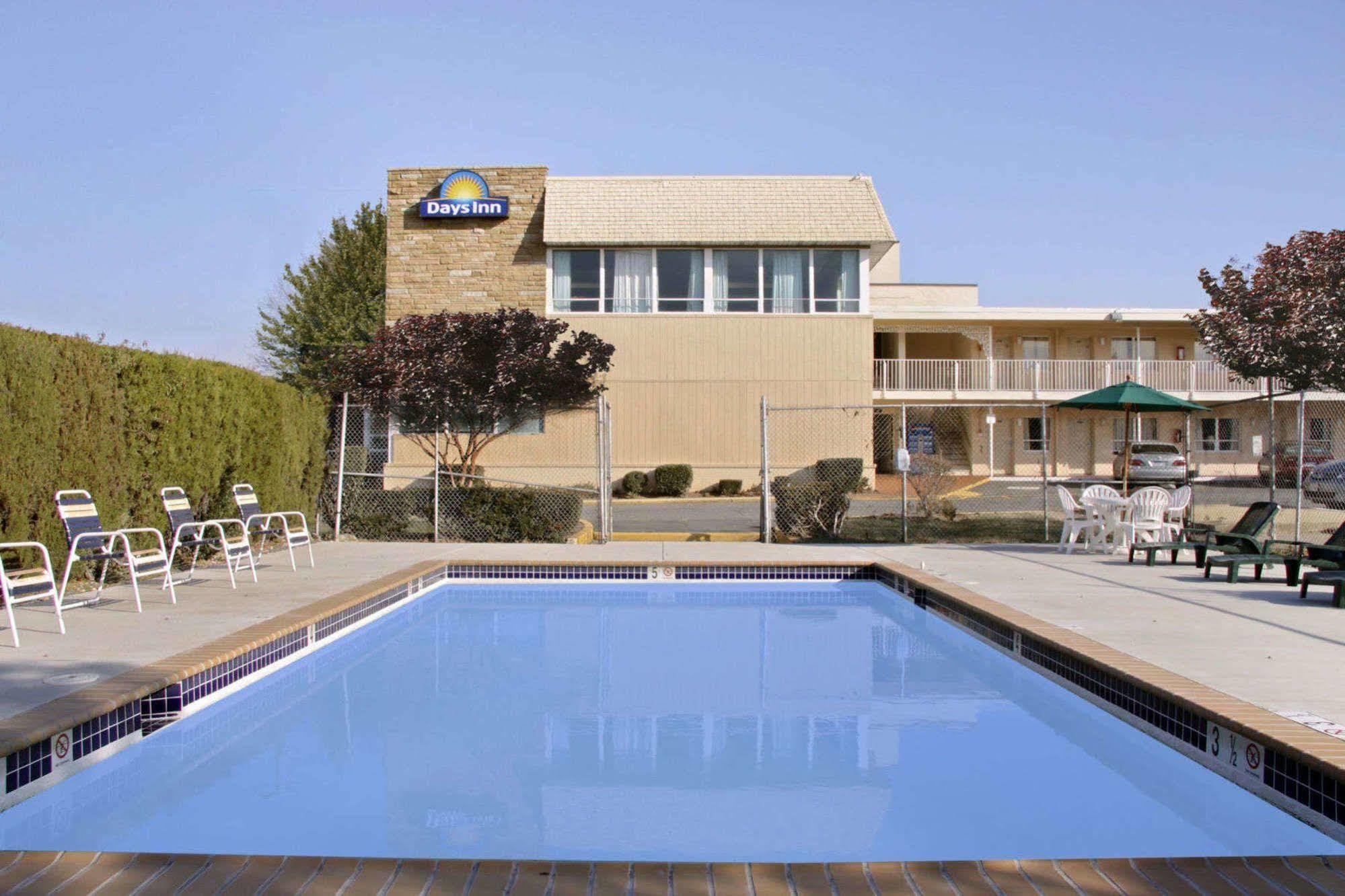 Days Inn By Wyndham Arlington/Washington Dc Exterior foto