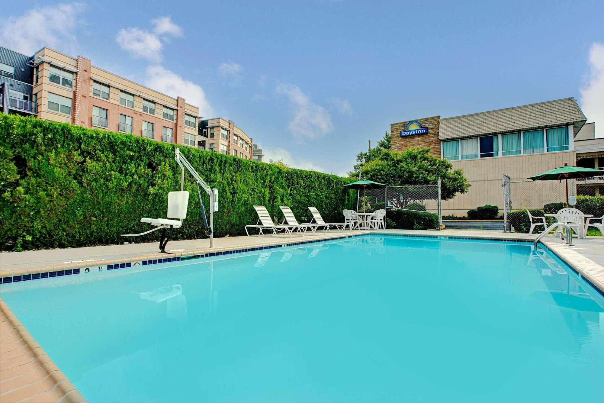 Days Inn By Wyndham Arlington/Washington Dc Exterior foto